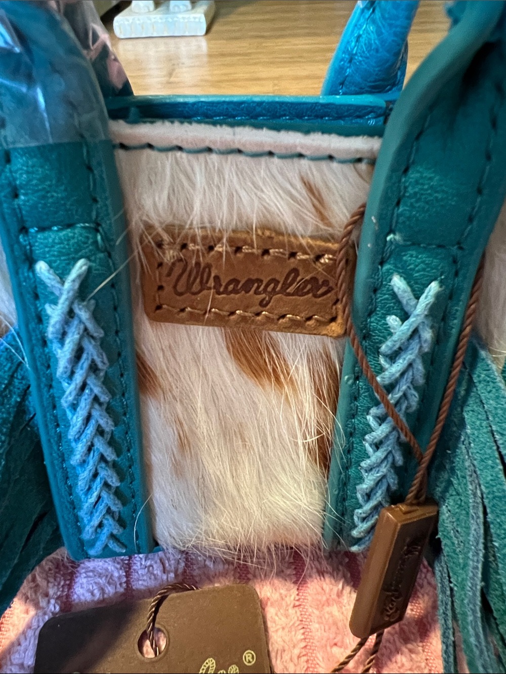 Wrangler Cowhide Mini Fringe Tote Keychain - Picture 4 of 9